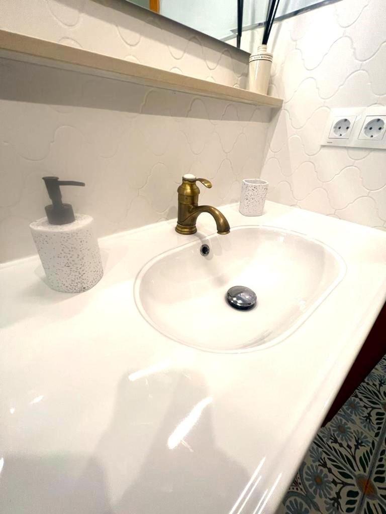 Esmeralda Apartment With Free Private Underground Parking فالنسيا المظهر الخارجي الصورة